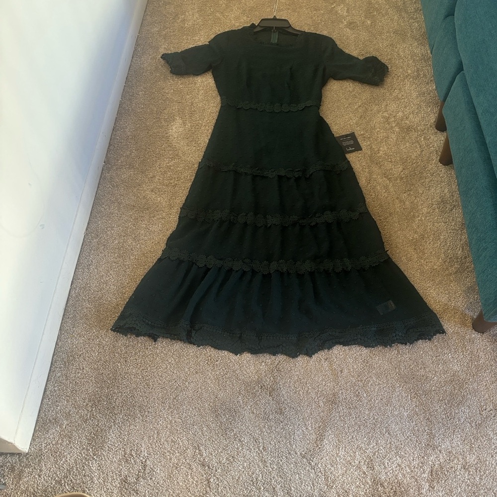 Elegant Emerald Green Lace Midi Dress